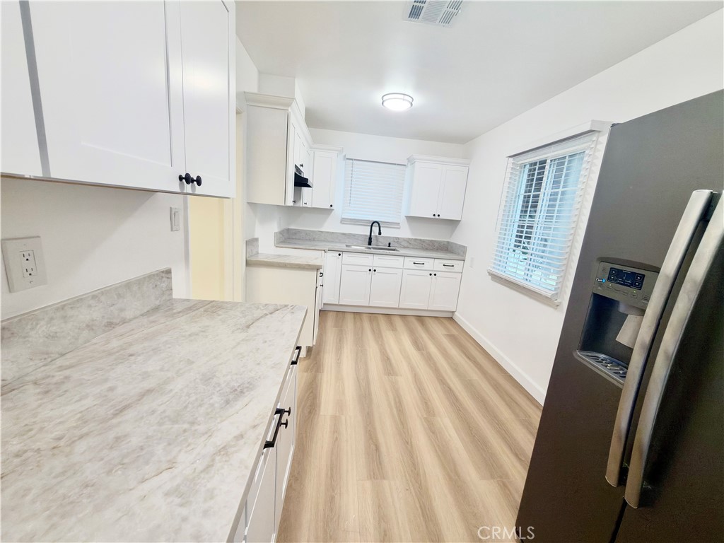 17822 Vanowen Property Photo 7