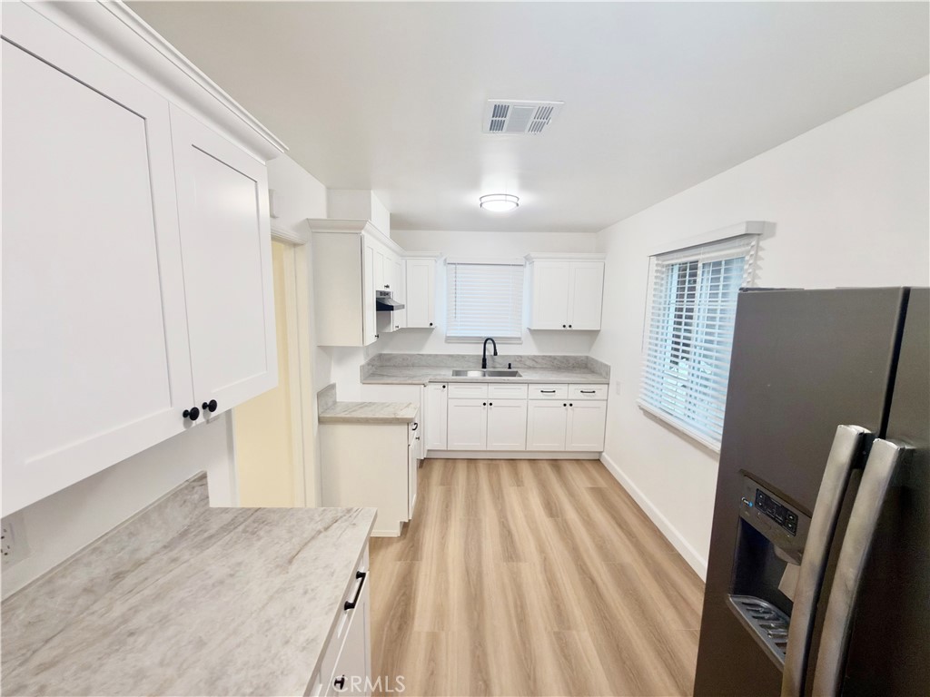 17822 Vanowen Property Photo 8