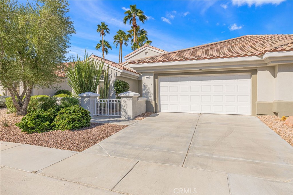 78442 Yucca Blossom Property Photo 1