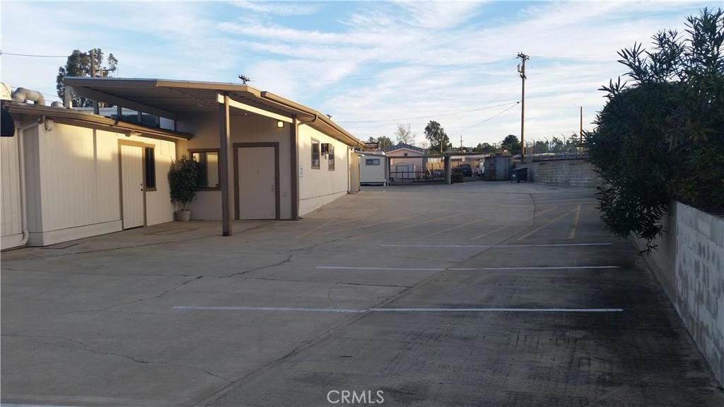 805 E Mission Road Property Photo 4