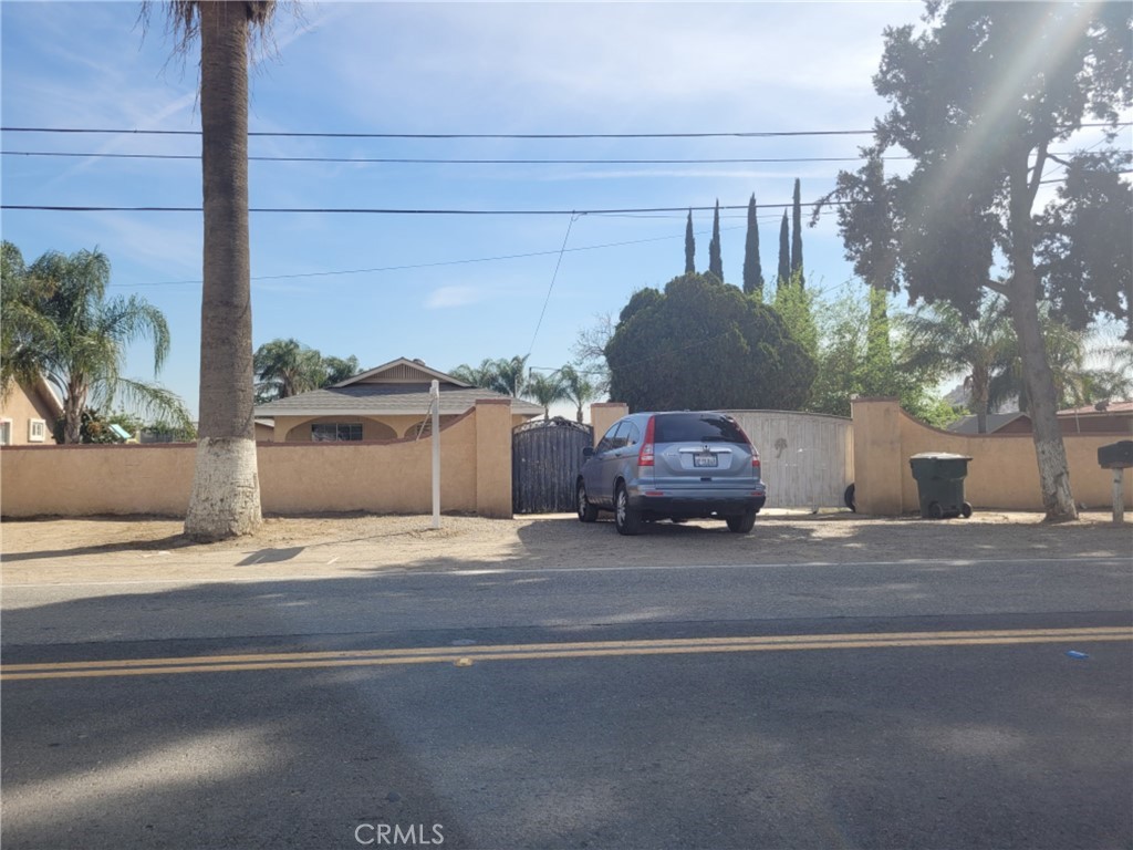 5258 El Rivino Road Property Photo 1