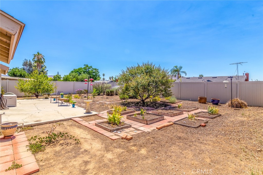 25645 Delphinium Avenue Property Photo 32