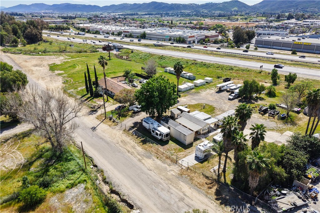 25189 Monroe Avenue Property Photo 4