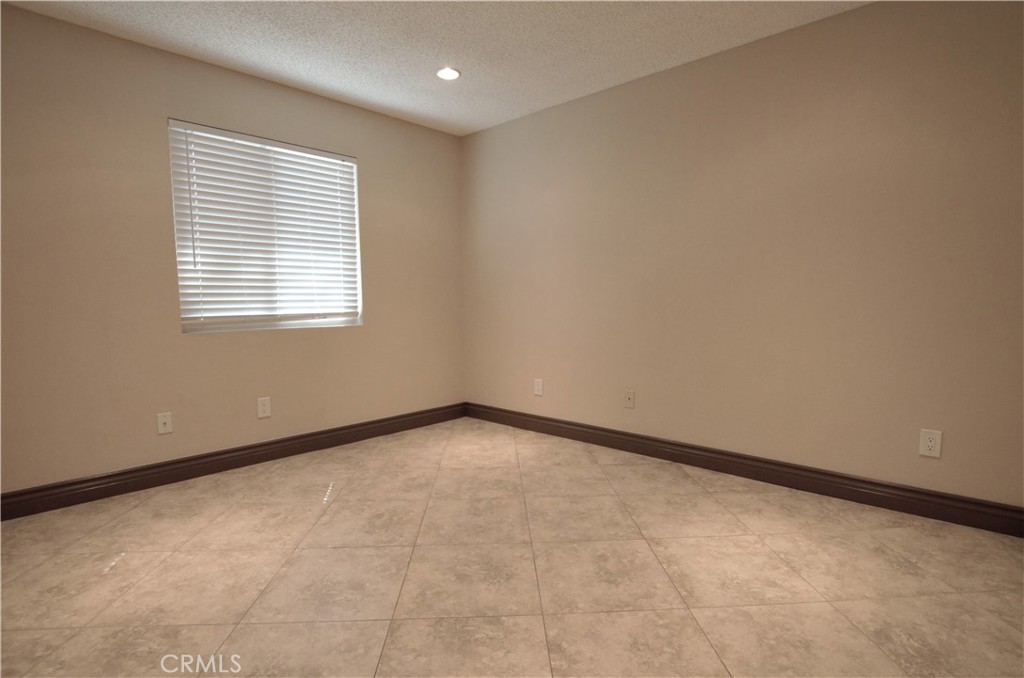 25189 Monroe Avenue Property Photo 17