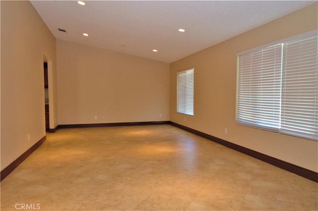 25189 Monroe Avenue Property Photo 18