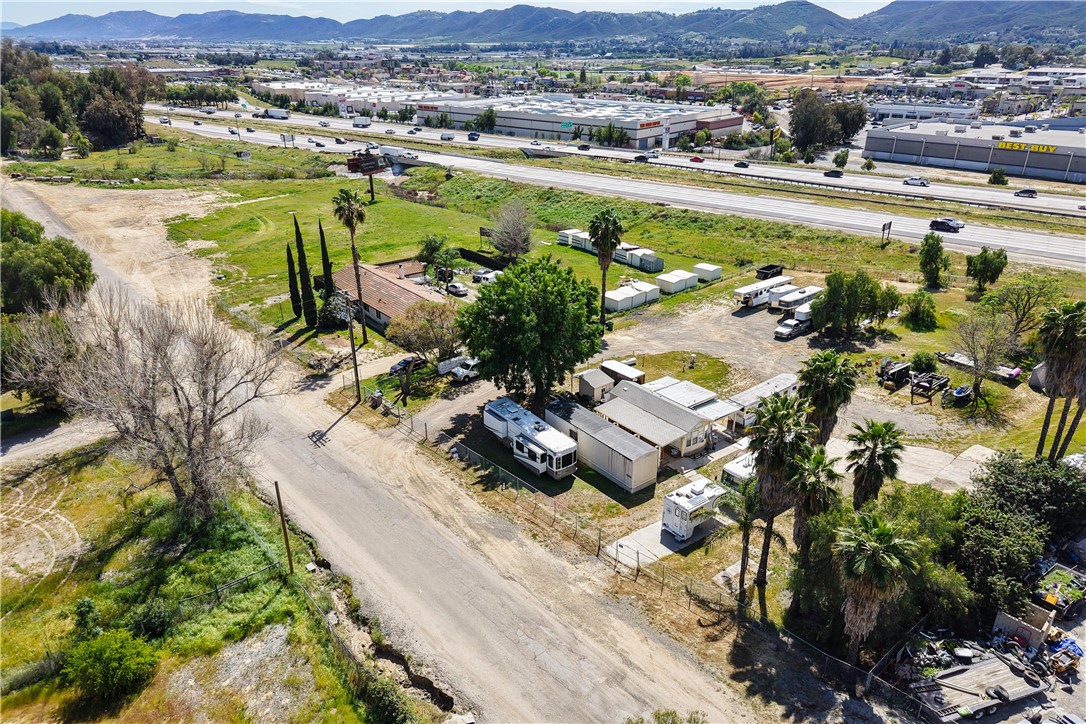 25189 Monroe Avenue Property Photo 8