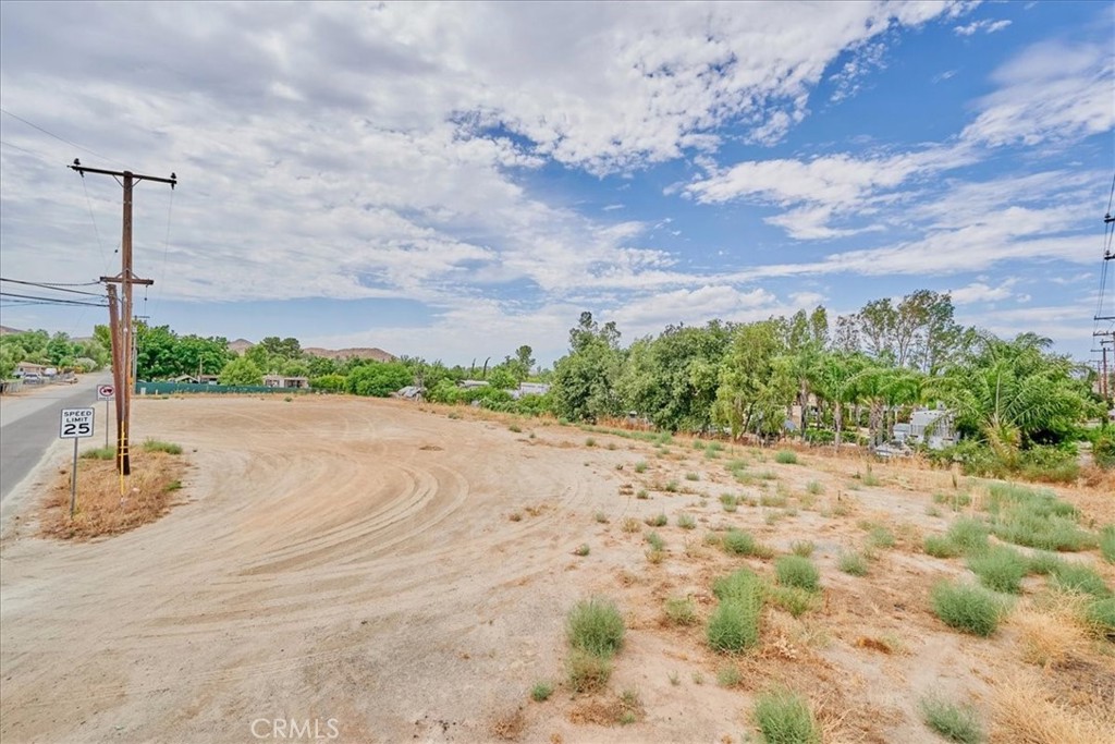 25990 Corson Avenue Property Photo 6