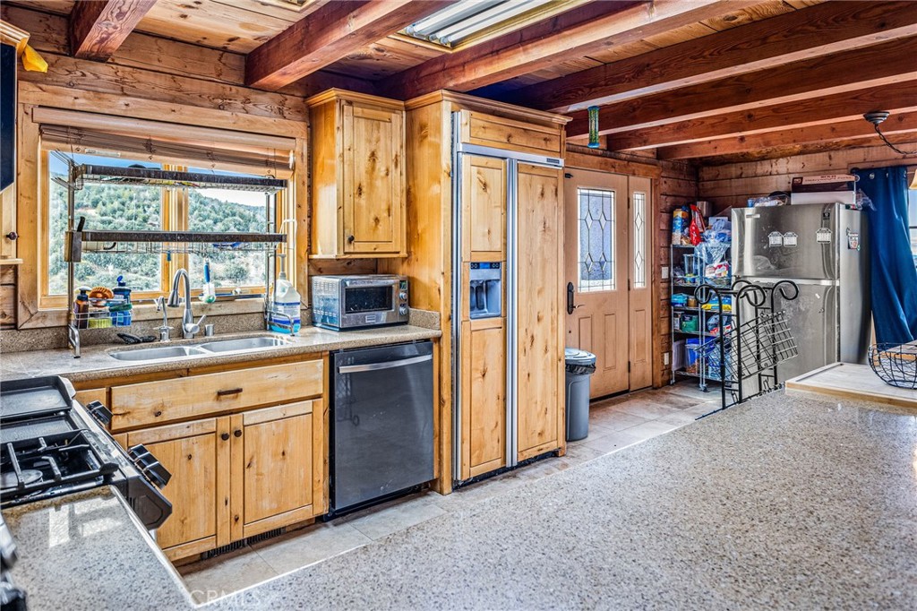 17180 Mile High Road Property Photo 6