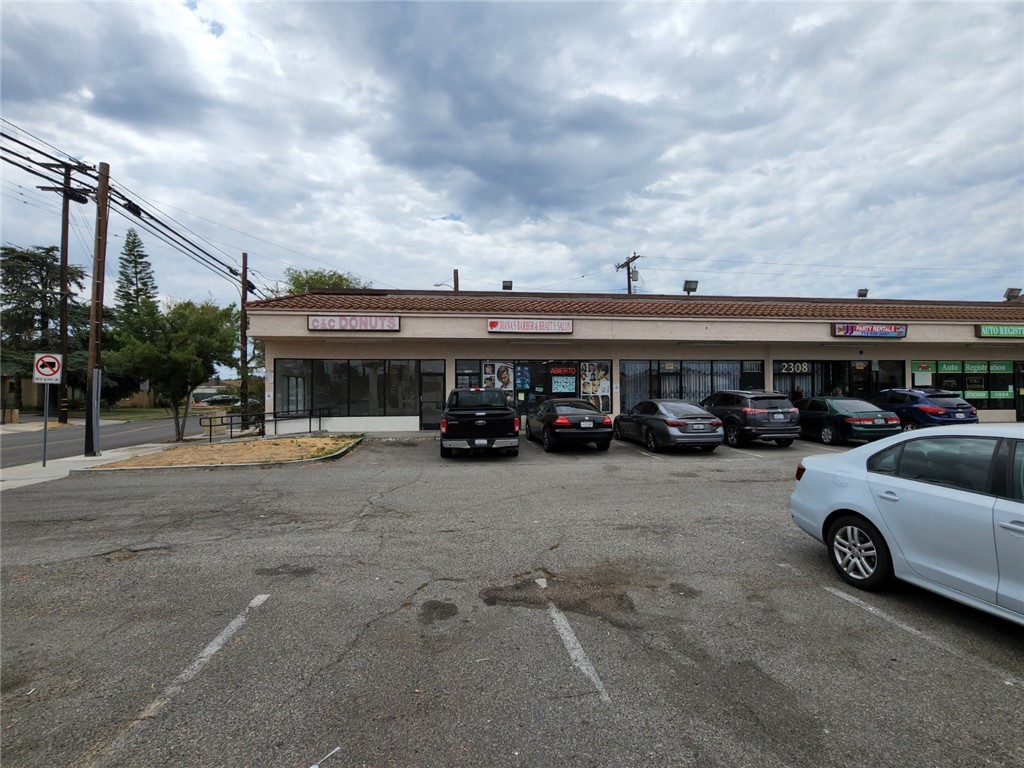 2300 W Valencia Drive Property Photo 4