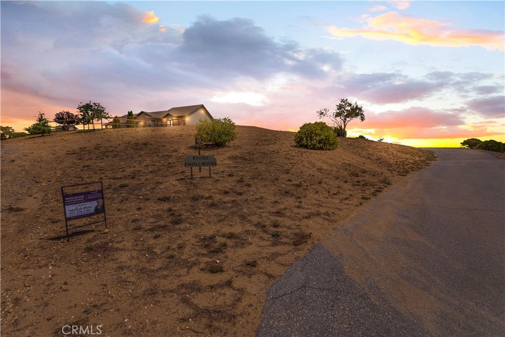 57050 Knollwood Drive Property Photo 4