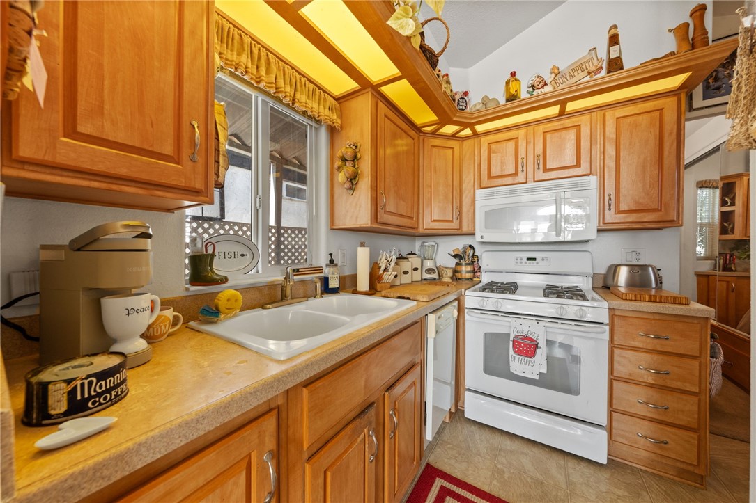 32000 Riverside J-8 Property Photo 17