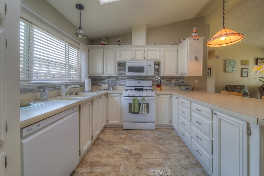 27250 Murrieta Road 38 Property Photo 9