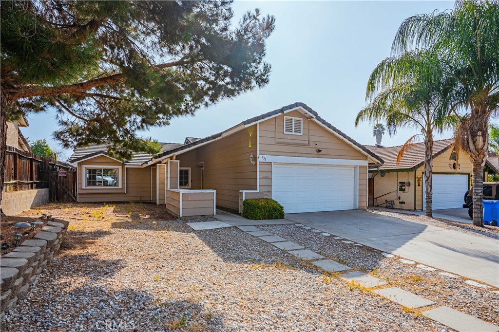 936 Lake Meadow Court Property Photo 3
