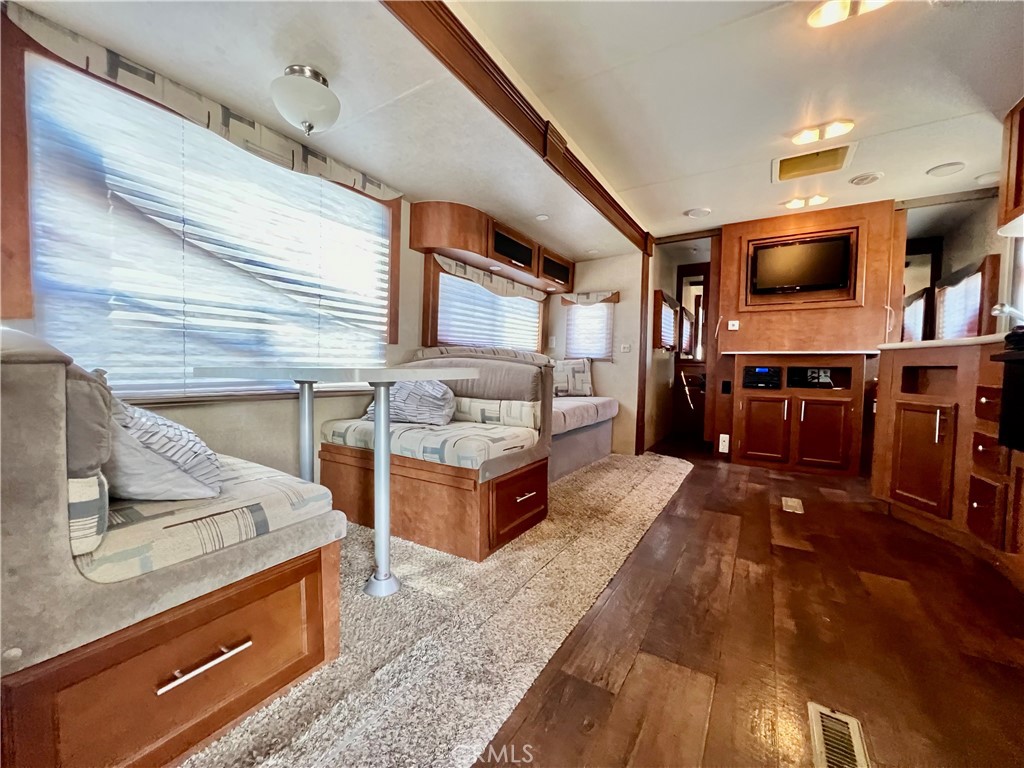 1295 S Cawston Avenue Property Photo 11