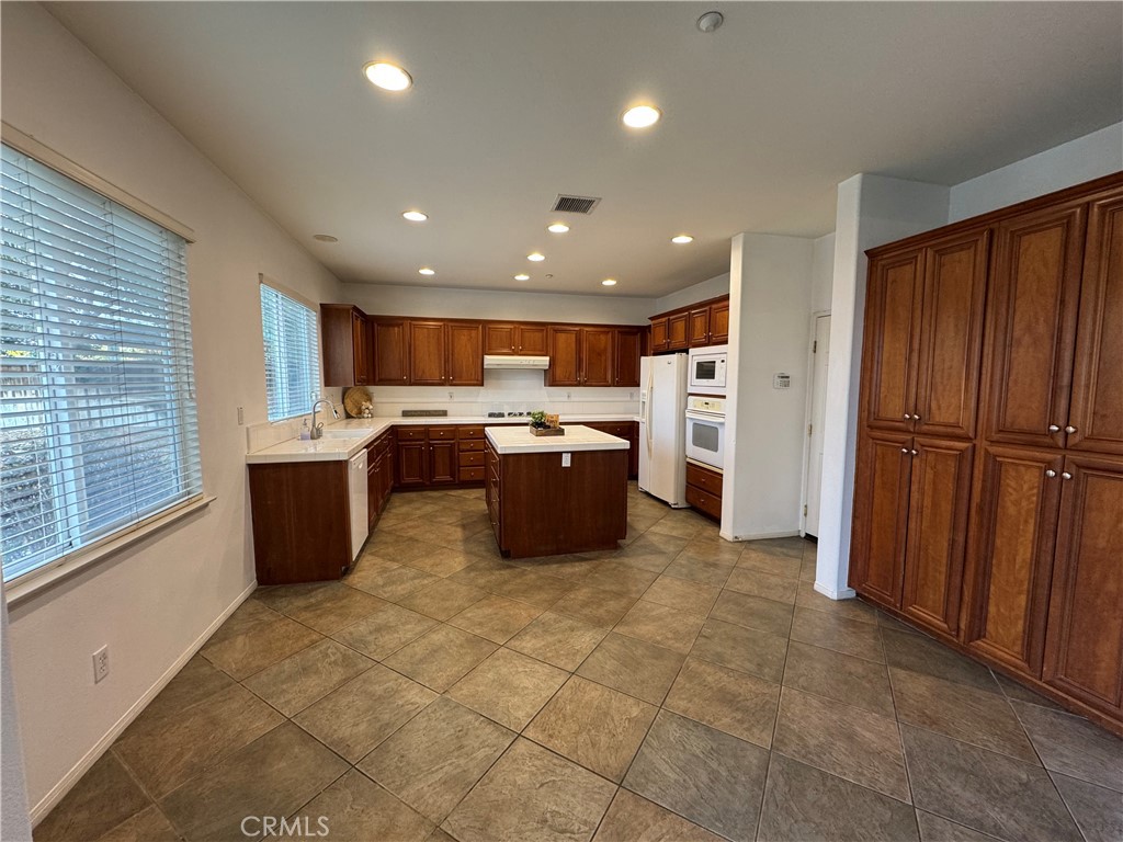 1665 Valley Falls Avenue Property Photo 6