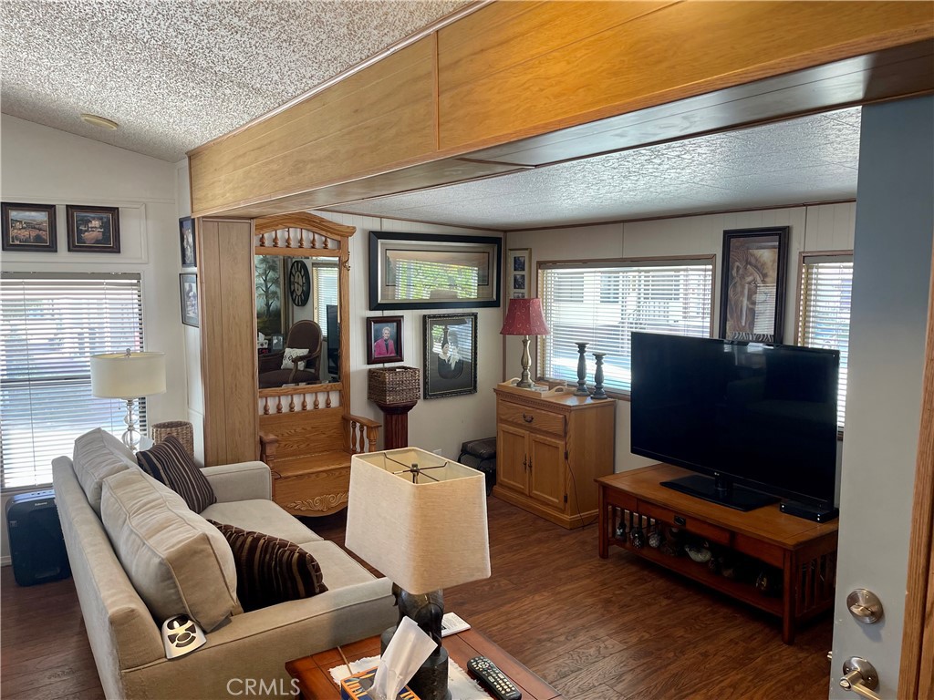 833 Chestnut Drive Property Photo 2