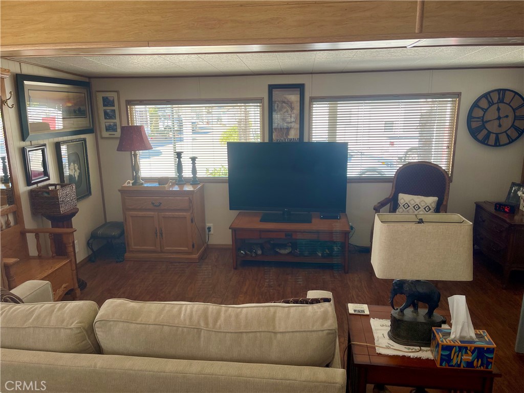 833 Chestnut Drive Property Photo 3