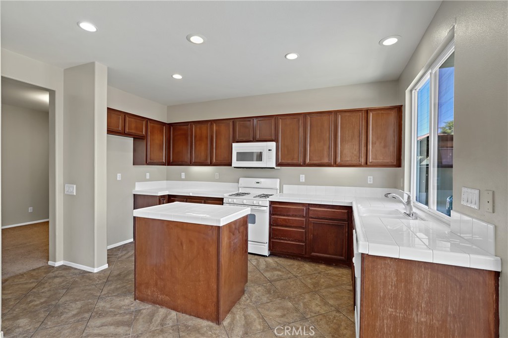 29250 Castlewood Drive Property Photo 12