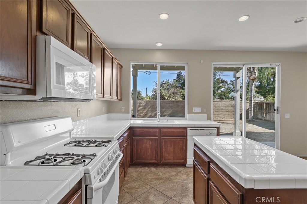 29250 Castlewood Drive Property Photo 13