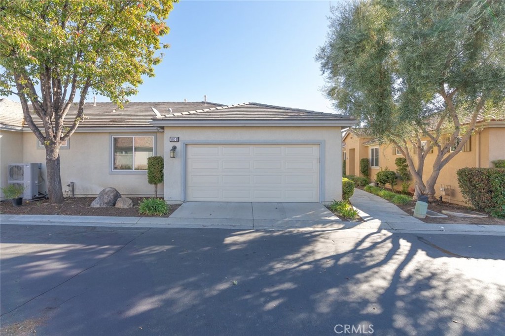 1643 Beaver B Property Photo 4