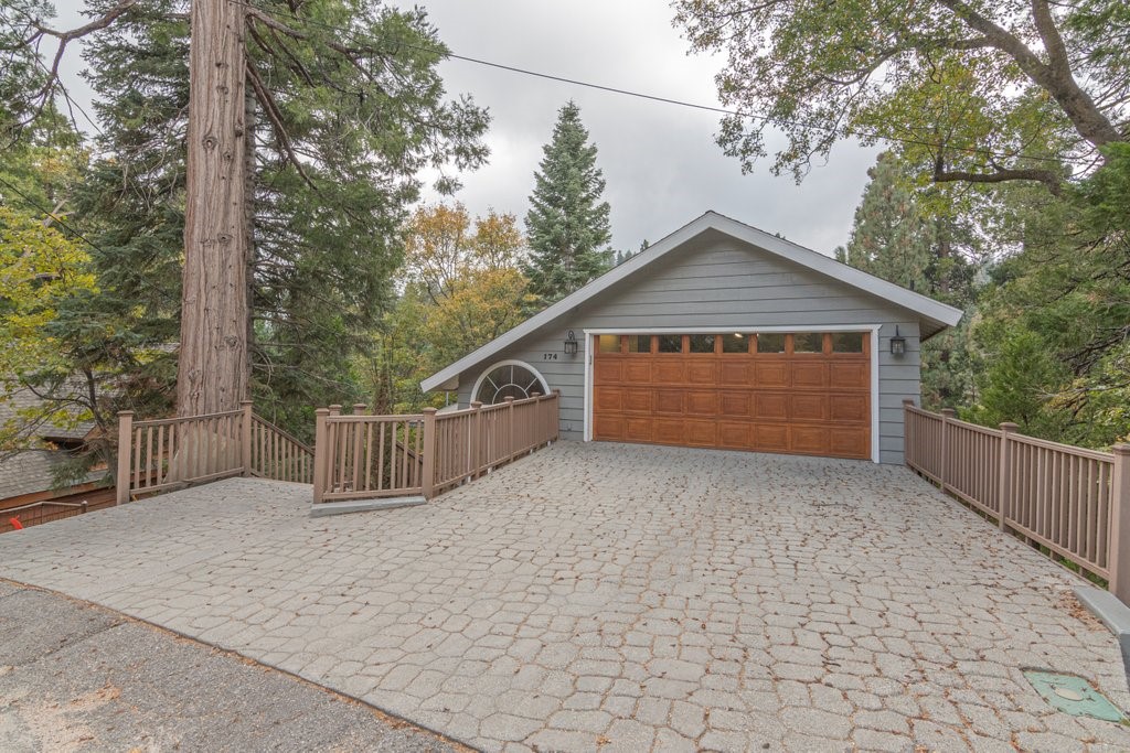 174 Hillcrest Court Property Photo 8