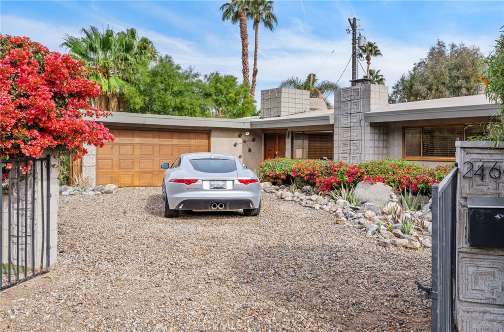 2466 N Girasol Avenue Property Photo 4