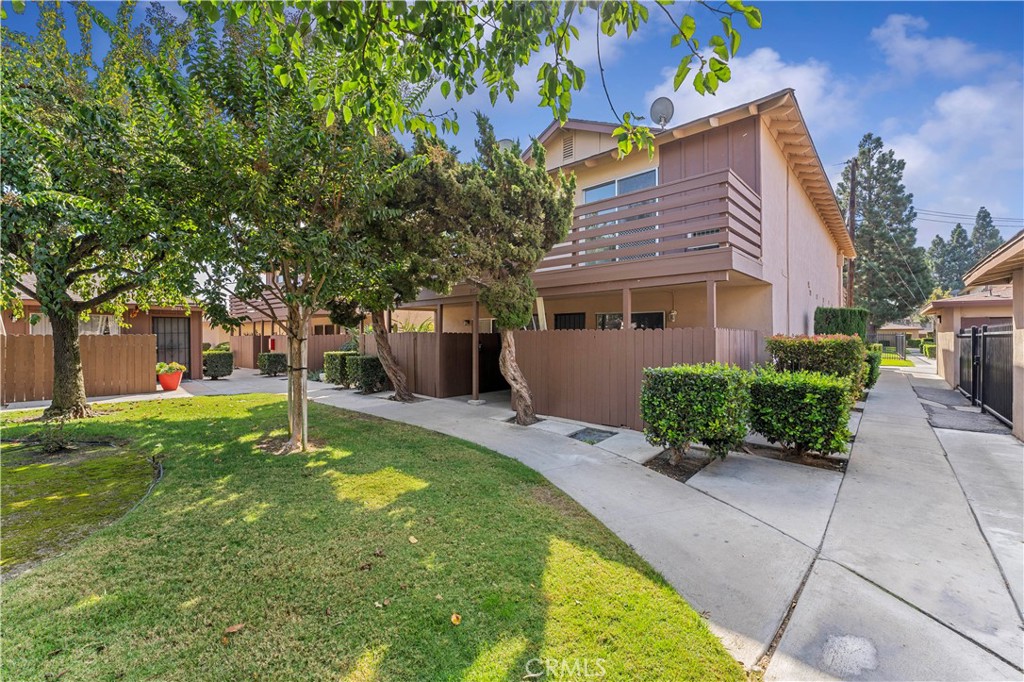 2122 S Acama Street 2122 Property Photo 3