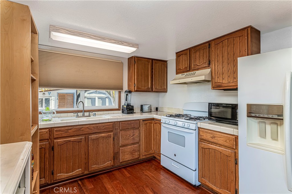 16482 Grand Avenue Property Photo 8