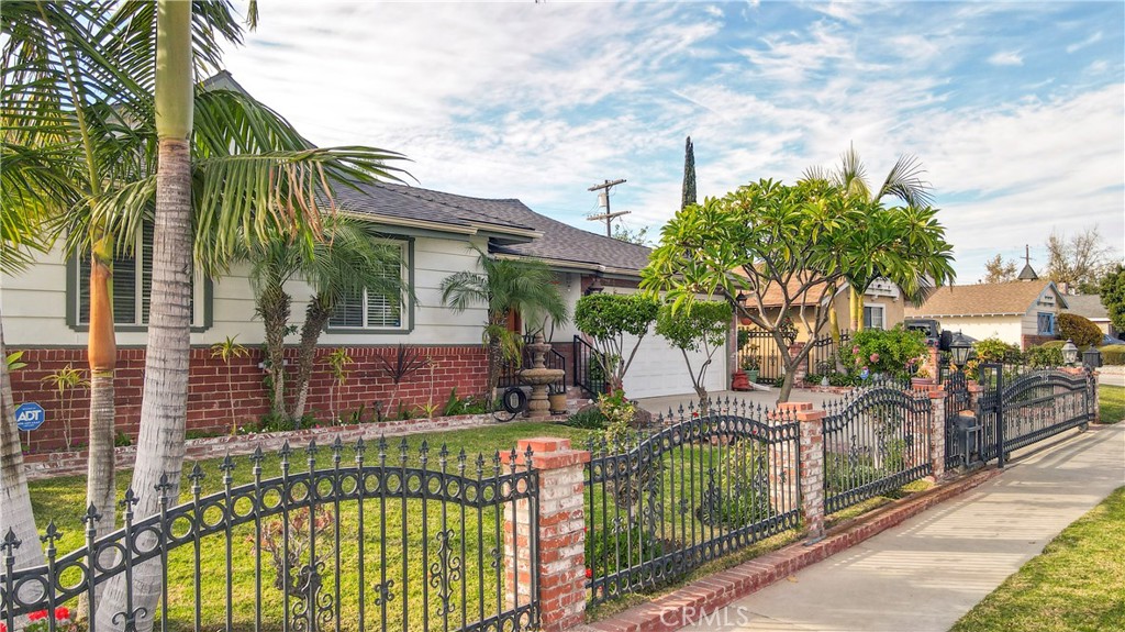 7115 Park Manor Avenue Property Photo 4