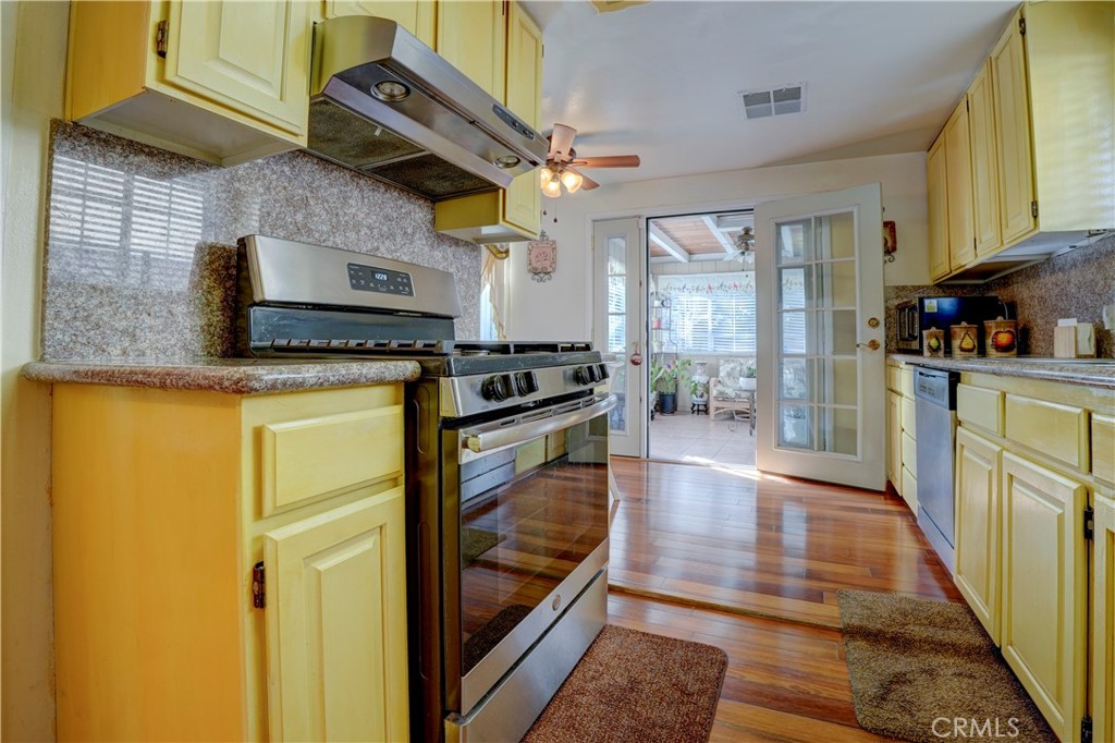 7115 Park Manor Avenue Property Photo 17