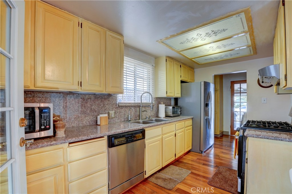 7115 Park Manor Avenue Property Photo 18