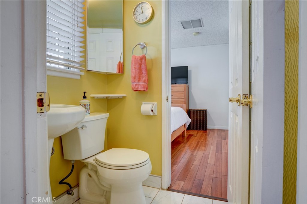 7115 Park Manor Avenue Property Photo 34