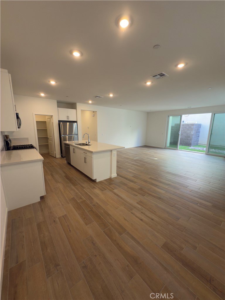 15844 Caterpillar Dr Property Photo 4
