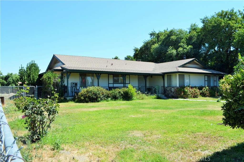 2750 W Devonshire Avenue Property Photo 2