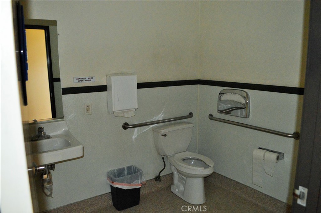 2750 W Devonshire Avenue Property Photo 16
