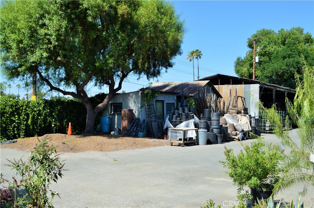 2750 W Devonshire Avenue Property Photo 40
