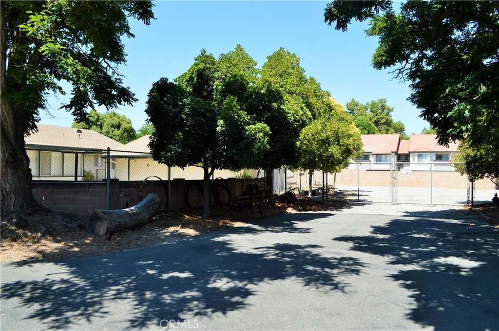 2750 W Devonshire Avenue Property Photo 53
