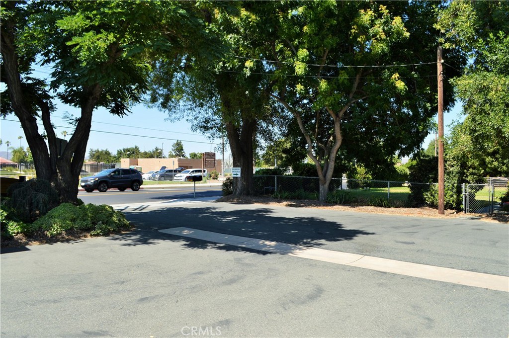 2750 W Devonshire Avenue Property Photo 58