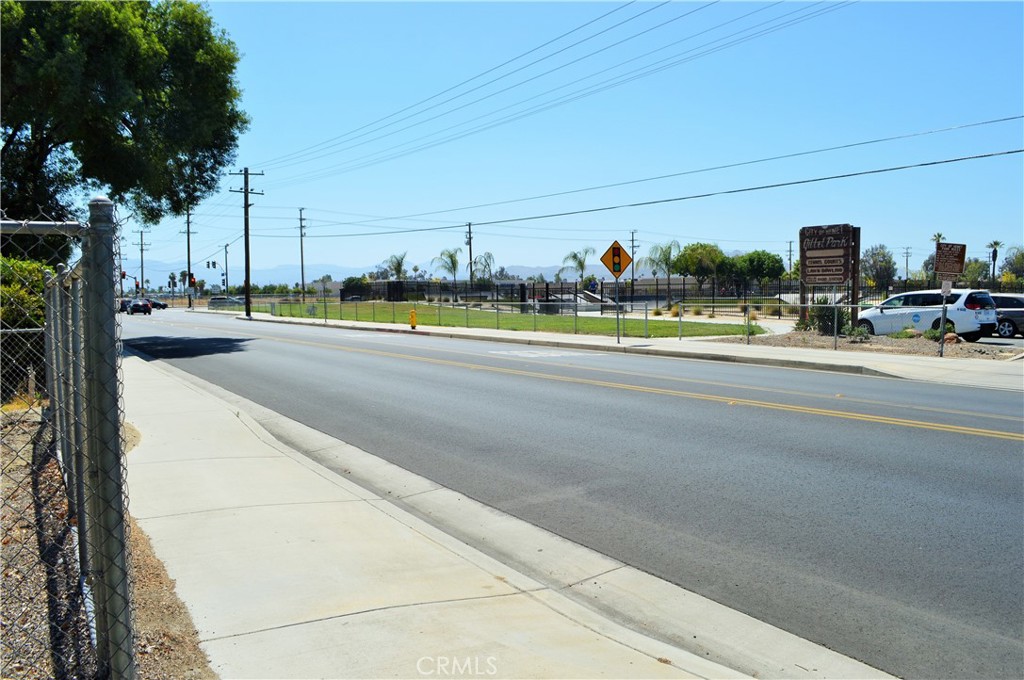 2750 W Devonshire Avenue Property Photo 63