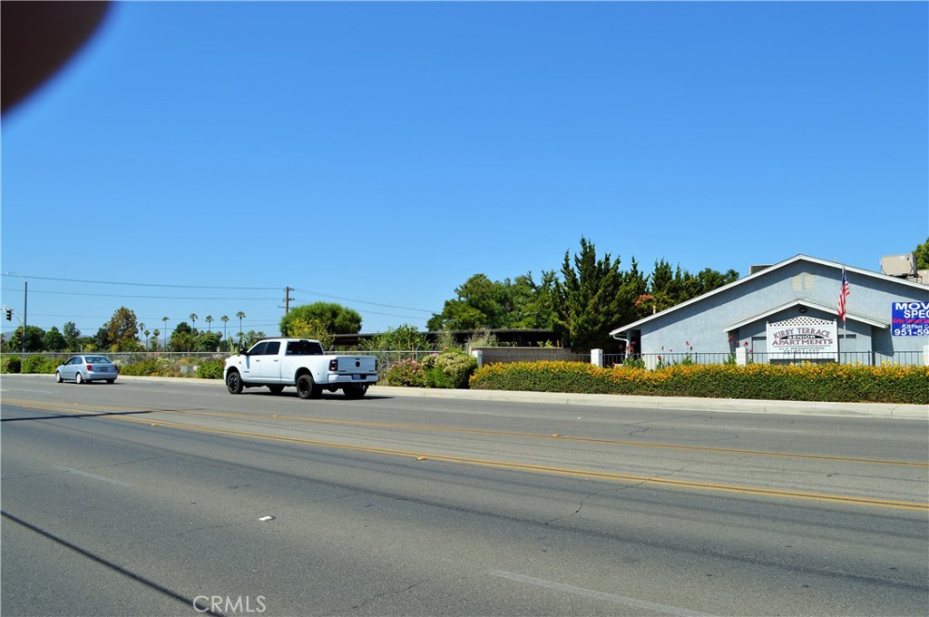 2750 W Devonshire Avenue Property Photo 66
