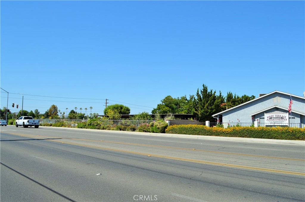 2750 W Devonshire Avenue Property Photo 67
