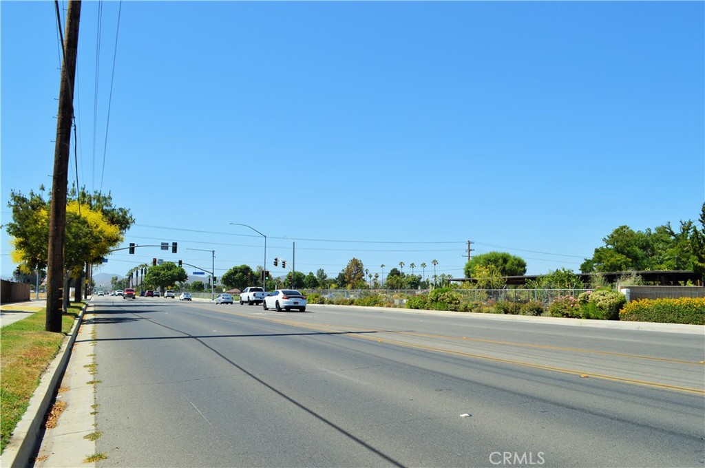 2750 W Devonshire Avenue Property Photo 68