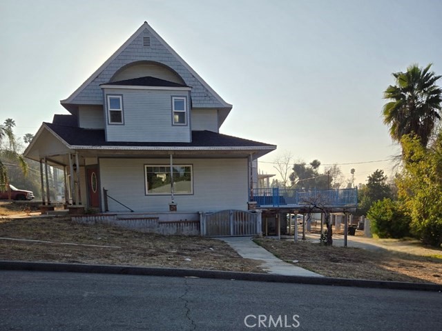 261 E Crescent Avenue Property Photo 3