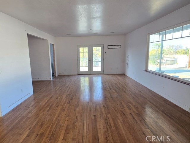 261 E Crescent Avenue Property Photo 4