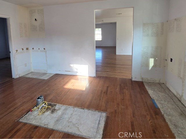 261 E Crescent Avenue Property Photo 6