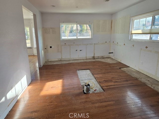 261 E Crescent Avenue Property Photo 8