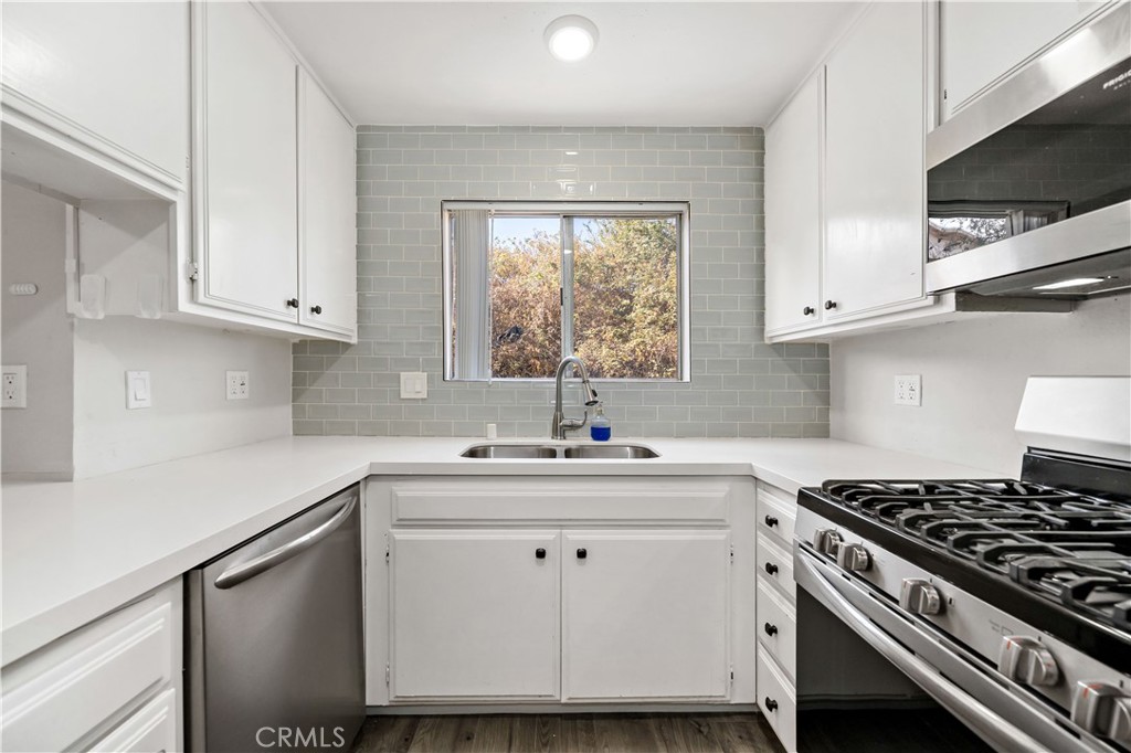 3636 Lemona Avenue B Property Photo 1