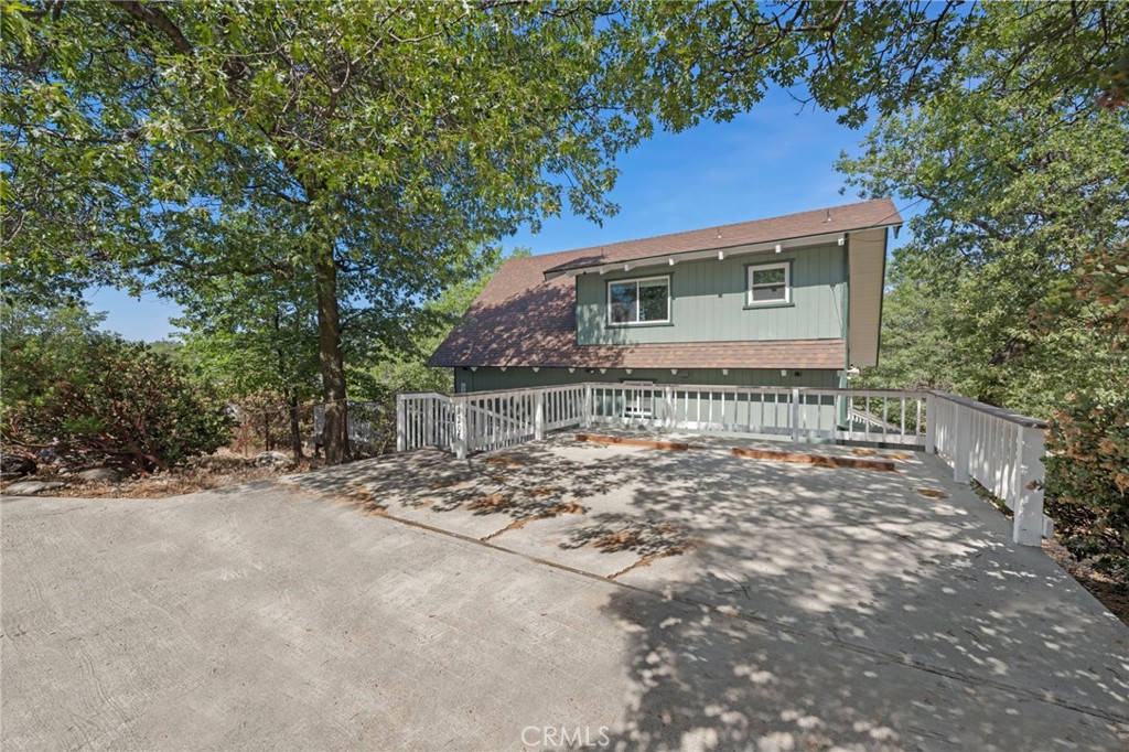 1208 Yosemite Drive Property Photo 2
