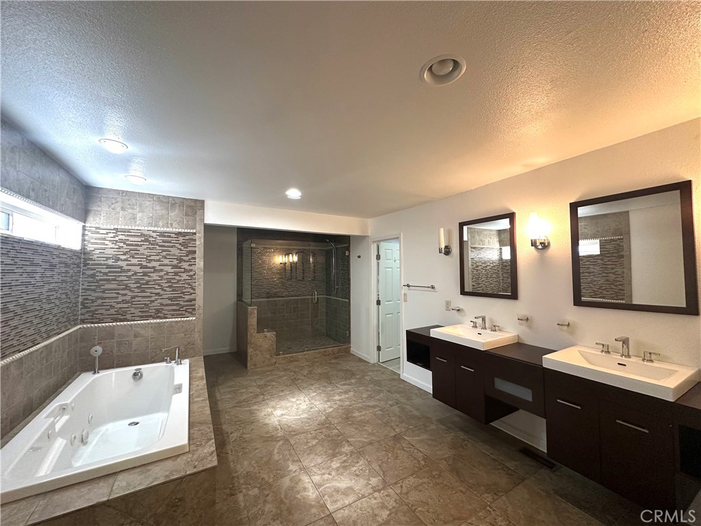 22700 Cascade Drive Property Photo 16