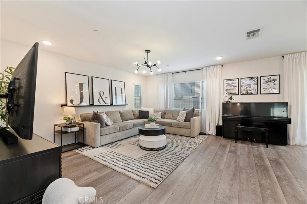 32937 Middlegate Place Property Photo 12